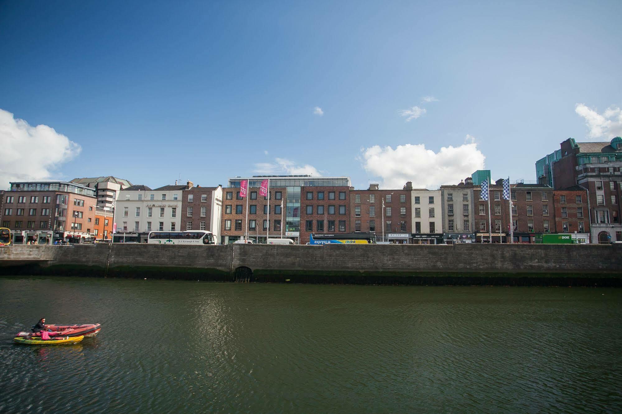 Wellington Temple Bar Dublin Exterior foto